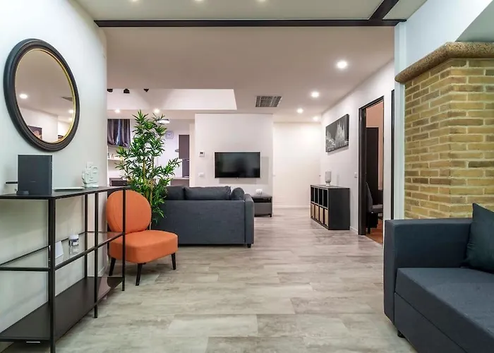 Comfortable 3 Bedrooms Apartment Few Steps From Duomo